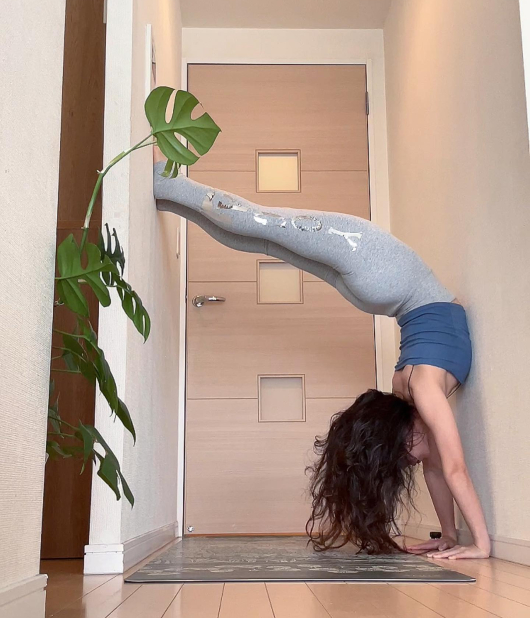 Yoga Lit Silver Shimmer